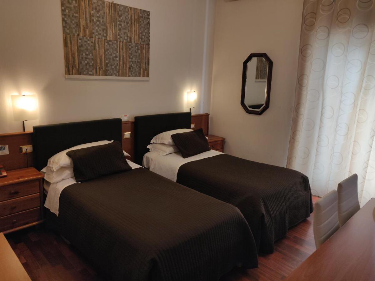 Hotel Il Rustichello Lonato Esterno foto