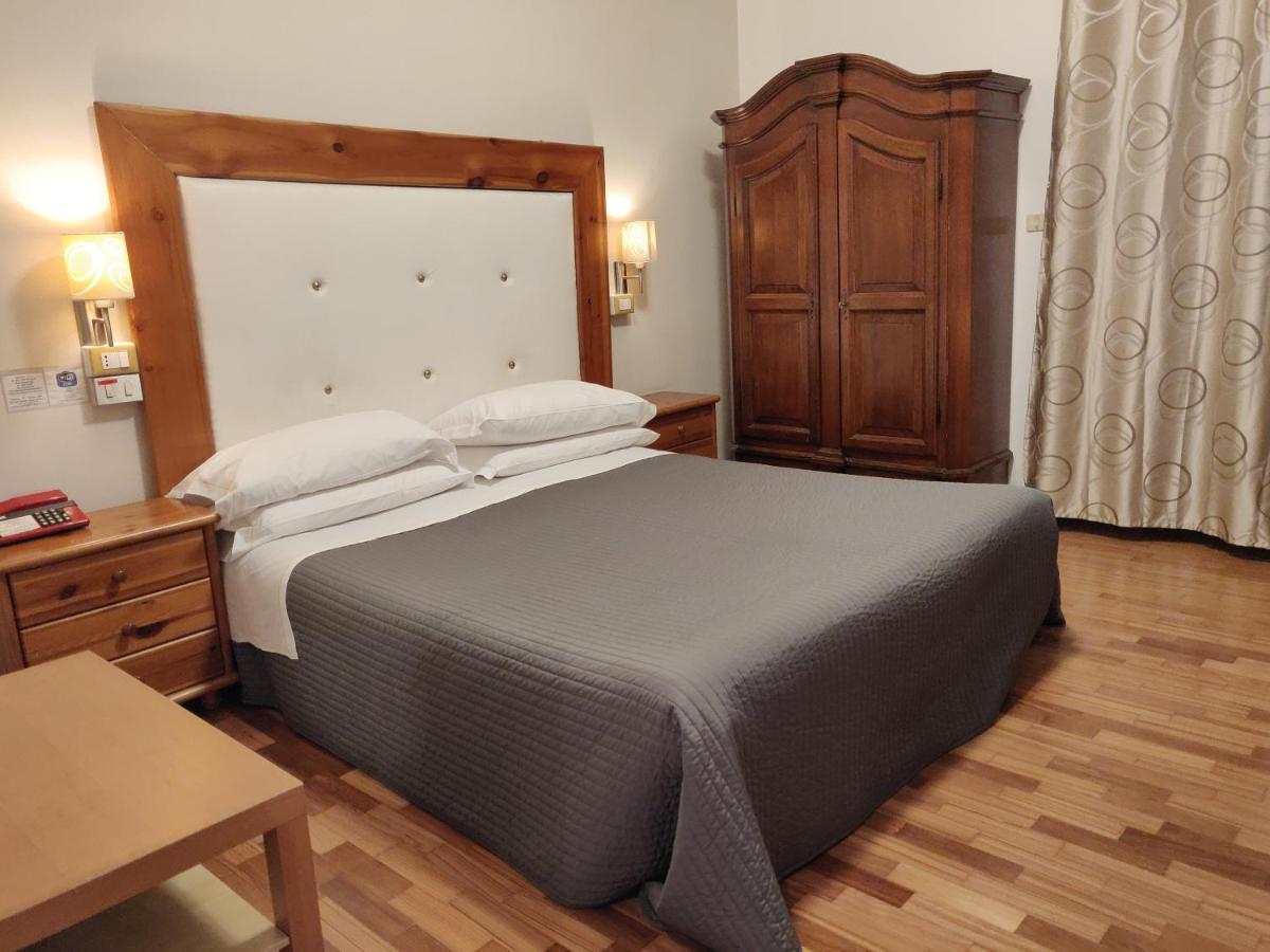 Hotel Il Rustichello Lonato Esterno foto