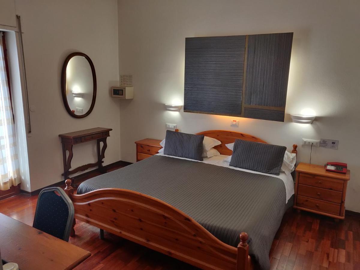 Hotel Il Rustichello Lonato Esterno foto