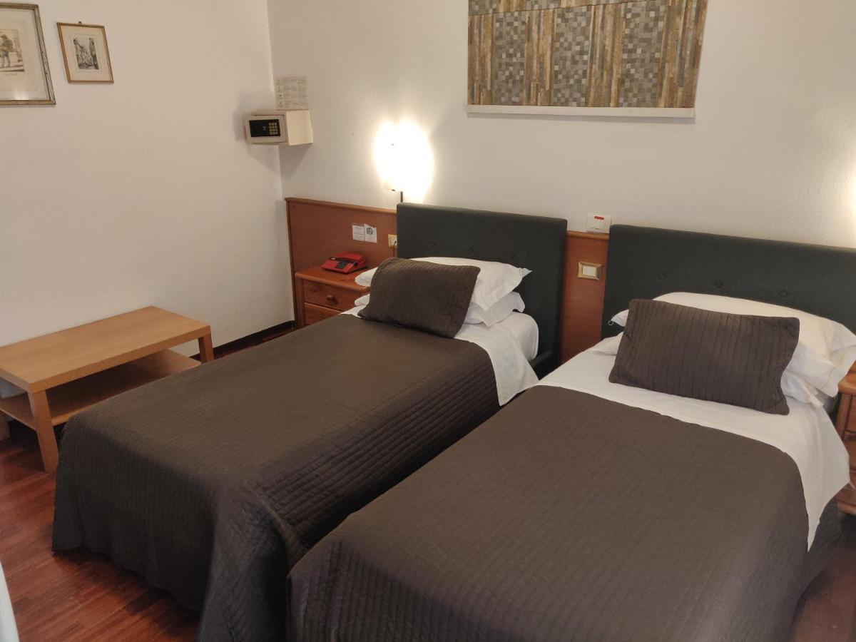 Hotel Il Rustichello Lonato Esterno foto