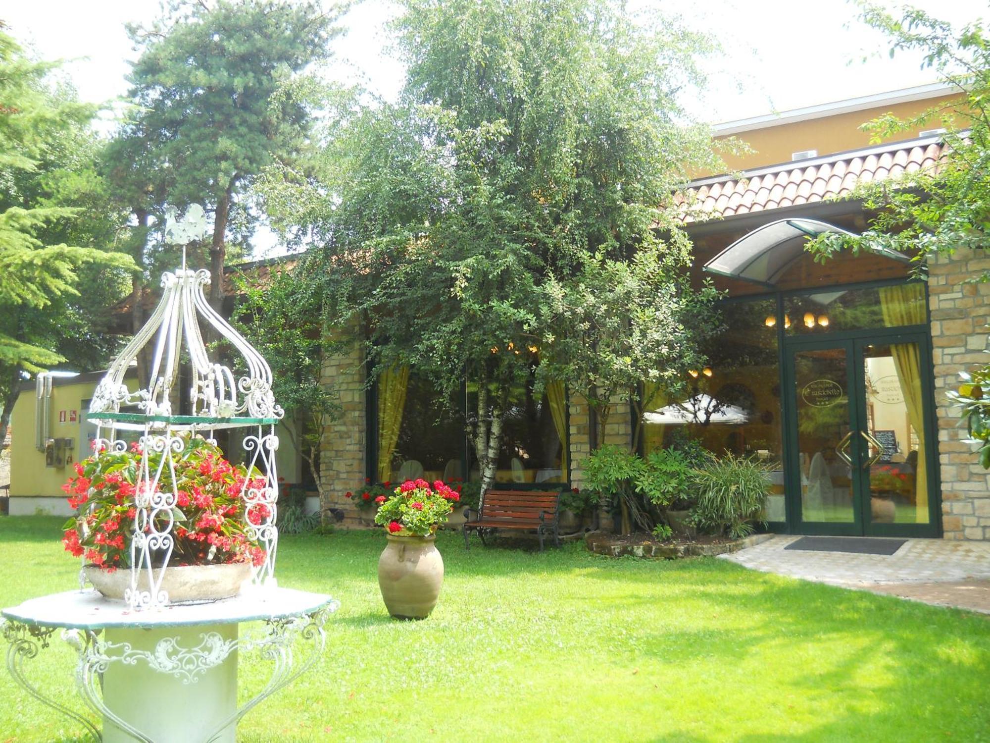 Hotel Il Rustichello Lonato Esterno foto