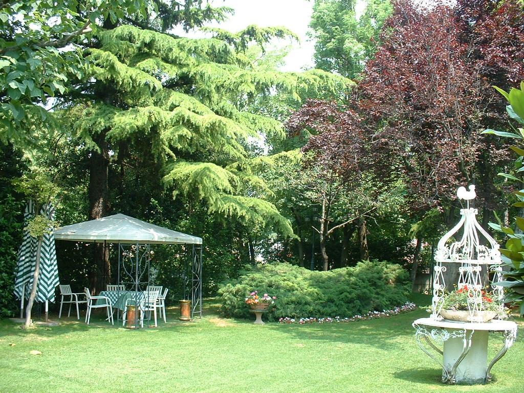 Hotel Il Rustichello Lonato Esterno foto