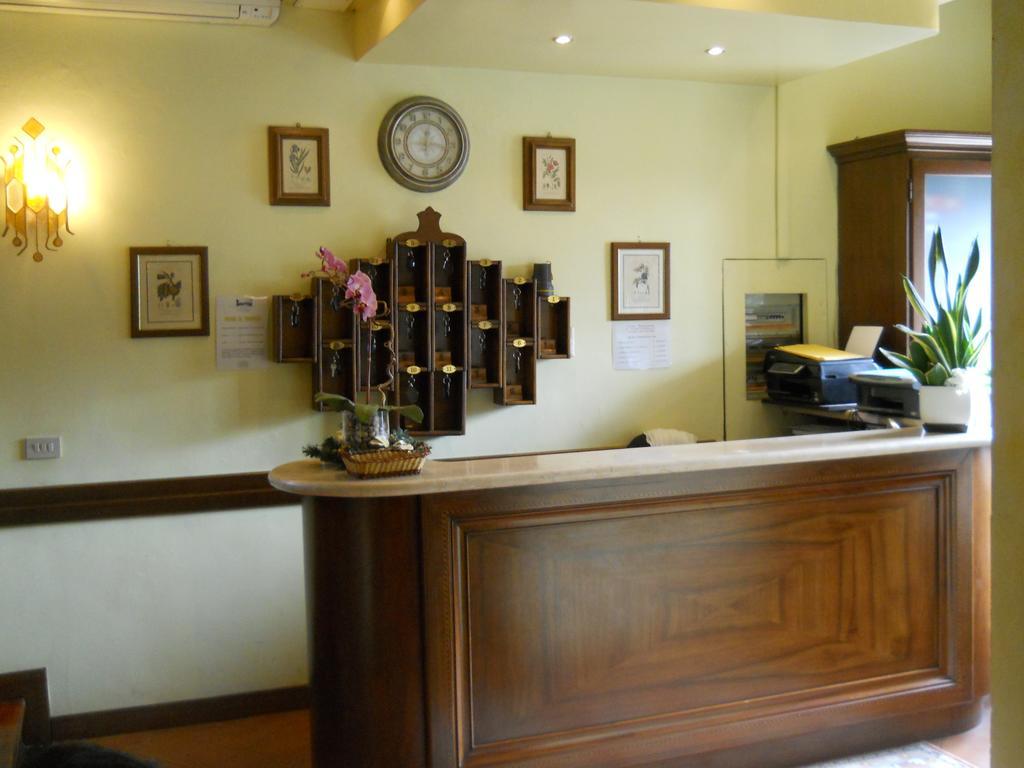 Hotel Il Rustichello Lonato Esterno foto