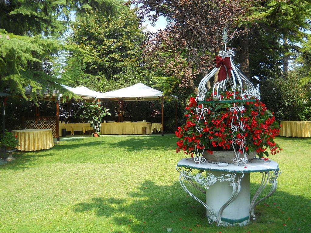 Hotel Il Rustichello Lonato Esterno foto