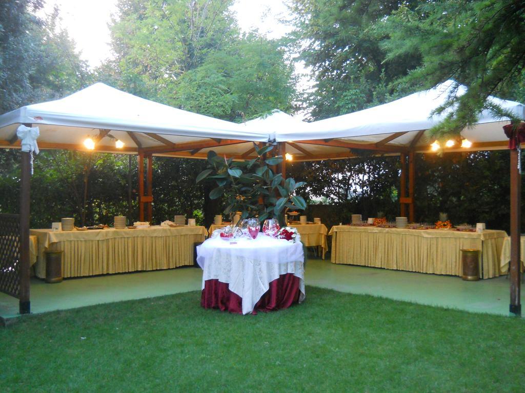 Hotel Il Rustichello Lonato Esterno foto
