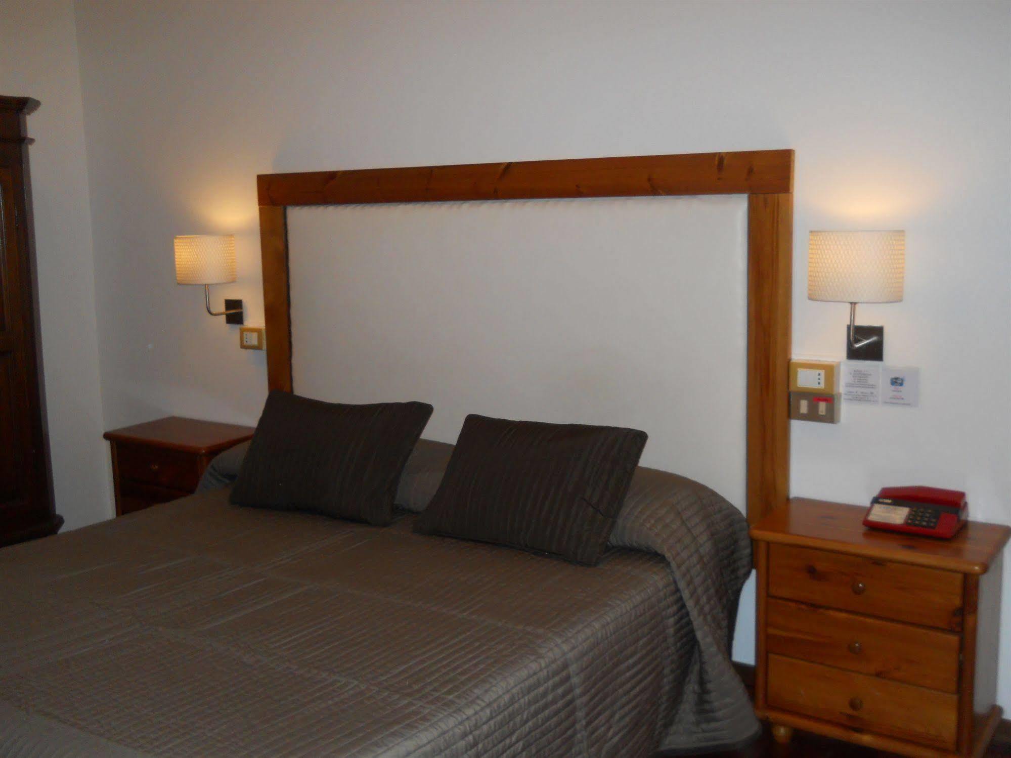Hotel Il Rustichello Lonato Esterno foto