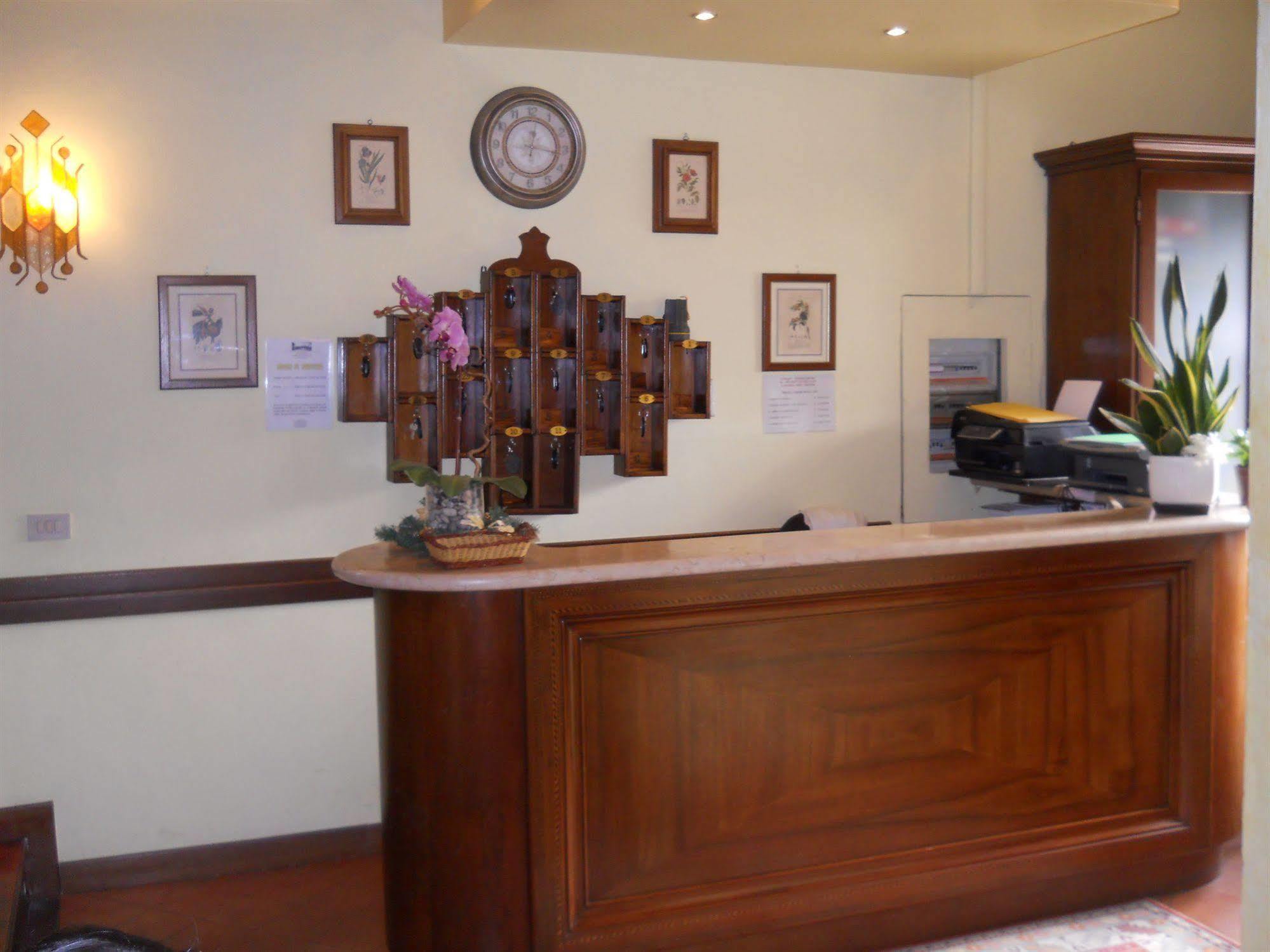 Hotel Il Rustichello Lonato Esterno foto